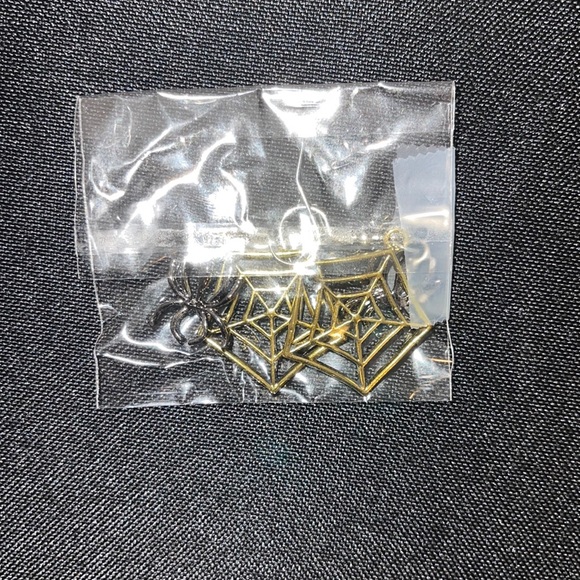 Earrings, Spider Web Earrings, NIP - Picture 3 of 4